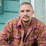 Известный украинский актер на фоне слухов о разрыве с возлюбленной публично назвал себя холостяком