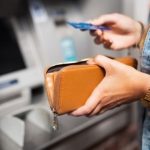 Защита от мошенников: как правильно и быстро заблокировать банковскую карту