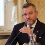 Президент Словакии заявил, что нужно «быстро подтолкнуть» Украину и Россию за стол переговоров