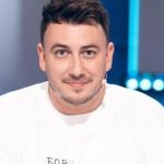 Известный украинский певец показал своего годовалого сына и удивил их сходством