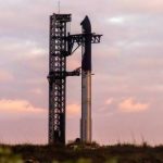 Starship Маска взорвалась после запуска, авиарейсам пришлось менять маршруты из-за обломков (видео)