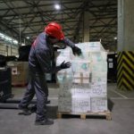 НДС на все, лимит – по чаю и кофе. Предлагающий законопроект о налогах на посылки