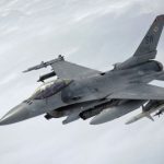 Есть 9 точек подвески: в Defense Express объяснили, почему F-16 в Украине несут только 4 ракеты