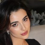 Анна Тринчер прямо на концерте ударила танцовщицу микрофоном по лицу