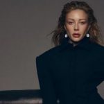 Тина Кароль встала на гимнастический козел на каблуках и очаровала фанов: “Просто королева”