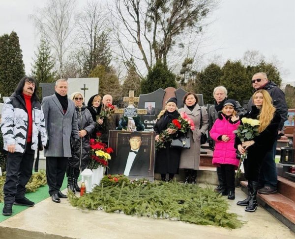 
Вдова Виталия Билоножко показала, как выглядит могила ее покойного мужа
