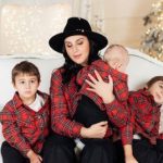Джамала сразу с тремя сыновьями устроила атмосферный фотосет в family look
