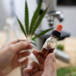 В Украине официально зарегистрировали первое лекарство на основе каннабиса: кому его будут назначать