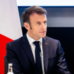 Макрон разговаривал по телефону с Трампом, прежде чем встретиться с лидерами ЕС в Париже