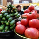 Овощи в теплицах. Когда стартует сезон “своих” помидоров и какие будут цены