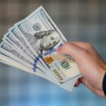 Каким будет доллар в конце февраля: прогноз банкира