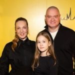 Евгений Кошевой впервые за долгое время показался с женой и подросшей младшей дочерью