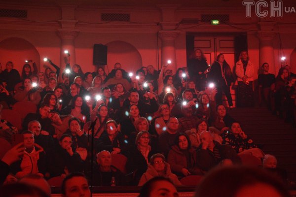 
Боль от потери, слезы дочери и почетное звание: Тоня Матвиенко довела до мурашек концертом в Киеве
