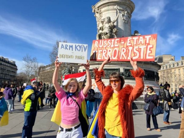 В Париже в поддержку Украины собрались более 10 тысяч человек