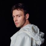 Макс Барских показал свою квартиру изнутри: как выглядит комната певца