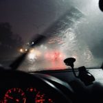 Потеть лобовое стекло автомобиля на холоде: почему это происходит и как избежать проблем