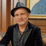 Олег Скрипка откровенно рассказал о ссорах с женой и признался, чем занимаются его четверо детей