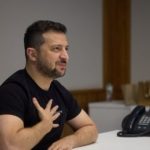 Зеленски поговорил с Макроном и стариком