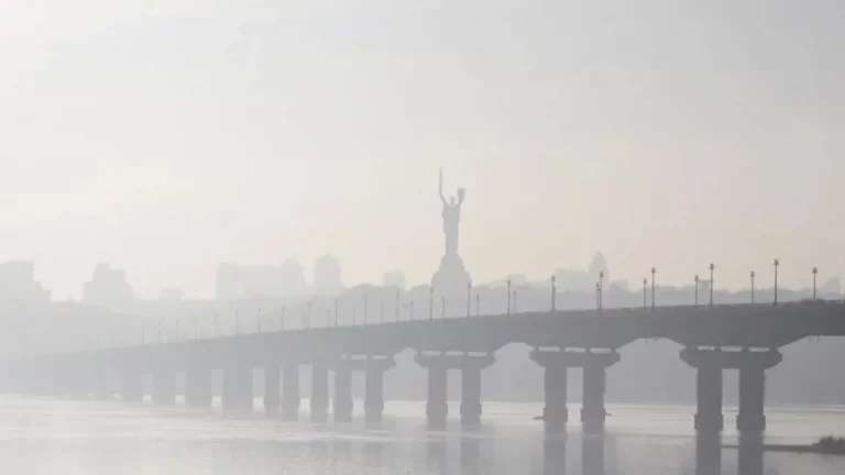 В Киеве третий день подряд фиксируют высокий уровень загрязненности воздуха: что говорят власти