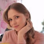 Анна Кошмал через неделю после родов вернулась на работу и показалась на сцене