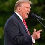 Трамп пригрозил Ирану “ужасными последствиями”, если хуситы будут атаковать корабли США