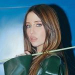 Надя Дорофеева покорила Сеть новой песней и довела до мурашек символическим клипом