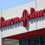 J&J увеличивает инвестиции в США до более чем $55 млрд на фоне угроз введения пошлин