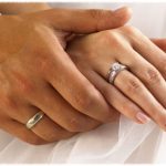 Почему обручальные кольца носят именно на безымянных пальцах: ответ многих удивит