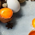 Почему желтки бывают разного цвета: и что это значит для здоровья
