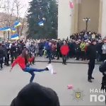 Полтава: Нацкорпус бросал в полицию свинок, есть задержанные и пострадавшие