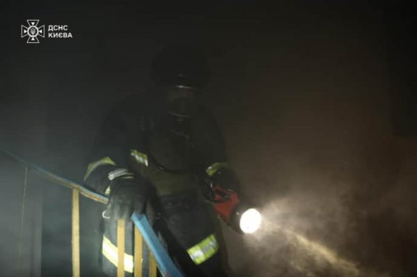 Спасатели показали последствия вражеской комбинированной атаки на Киев