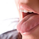 Зачем нужна линия посередине языка и как она влияет на наше здоровье?
