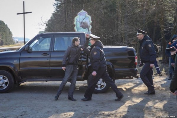 В Беларуси снесли кресты памяти жертв репрессий и задержали активистов