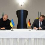 Україна та Німеччина підписали угоду про фінансування виробництва далекобійної зброї (доповнено)