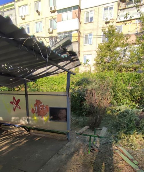 Оккупанты били по Сумщине и Днепропетровщине: бушует пожар, есть разрушения