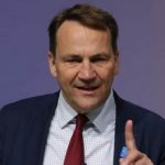 Сикорский: Польша не планирует размещать своих военных в Украине