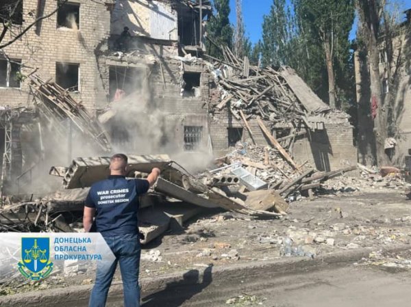 Удар по Краматорску: Погиб мужчина, продолжаются поиски людей под завалами