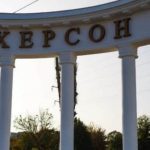 Россияне вечером обстреляли Херсон: три человека ранены