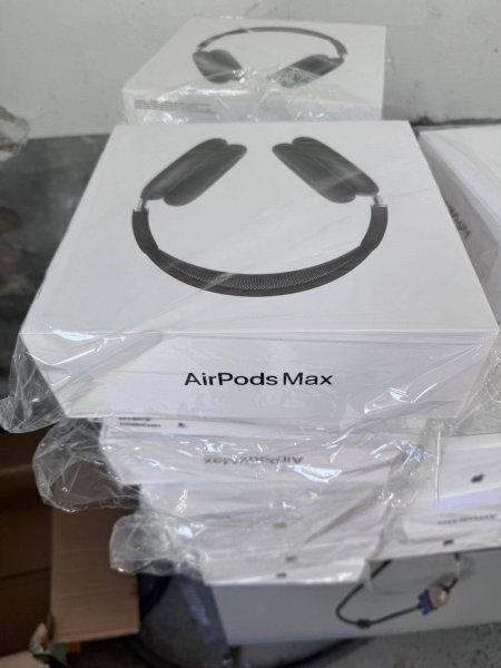 Мешканець Львівщини намагався ввезти до України партію техніки Apple і Samsung на 3 млн грн