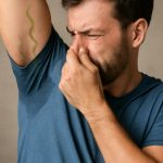 Почему мы пахнем: разбор научного взгляда на запах подмышек