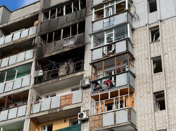 Россияне комбинированно атаковали Смелу: повреждены многоэтажки, шесть человек ранены