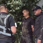 Правоохоронці викрили митника, який за 2% допомагав вивозити з країни валюту