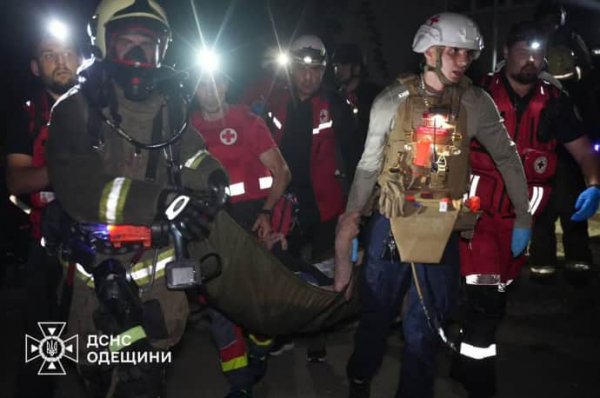 Спасатели показали последствия атаки вражеских дронов на Одессу