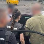 В Одессе задержали чиновника, который требовал взятку в размере $2700 за разрешение на торговлю