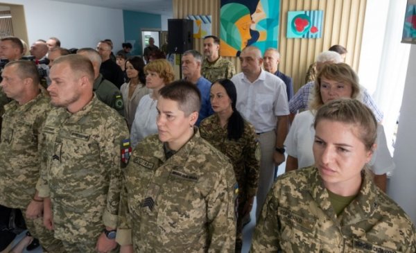 Зеленский поздравил медиков с профессиональным праздником и вручил государственные награды