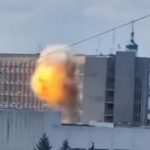 Дрон попал в здание ОВА в Сумах