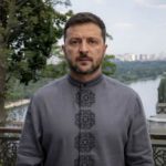 “Украинцы здесь были, есть и будут”: Зеленский поздравил с Днем государственности