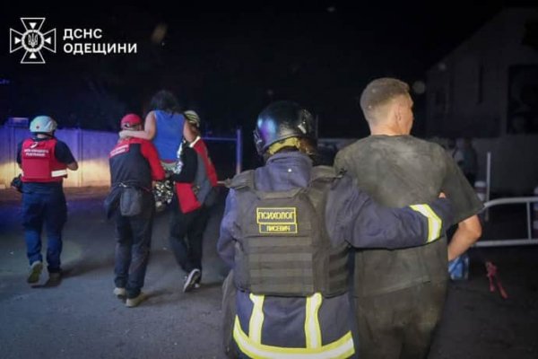 Спасатели показали последствия атаки вражеских дронов на Одессу