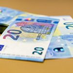 Курс євро наблизився до 50 гривень, один банк вже продає по курсу 50,164 грн, – ЗМІ