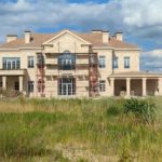 Bihus.Info: Фигурантка дела Чернышова строит элитные особняки в Козине